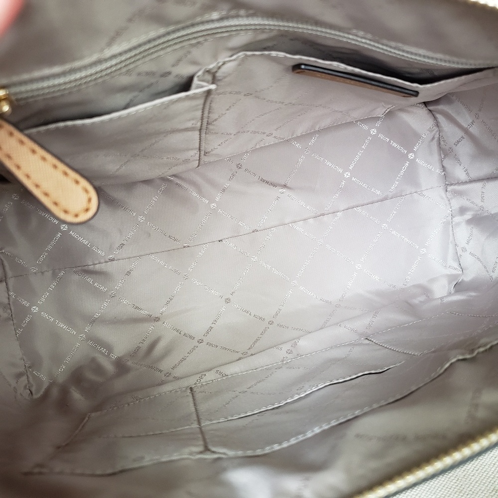 SOLD Michael Kors Ciara Bag + Wallet + Pom Vanilla - Picture 3 of 7